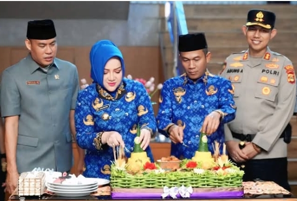 HUT Musi Rawas ke 82. Bupati-Wakil Bupati Musi Rawas Bersama Forkopimda Syukuran Pemotongan Nasi Tumpeng