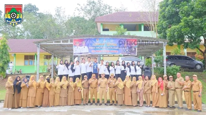 Kadisdik Kota Lubuklinggau Menghadiri Upacara di SMP N 14 Lubuklinggau
