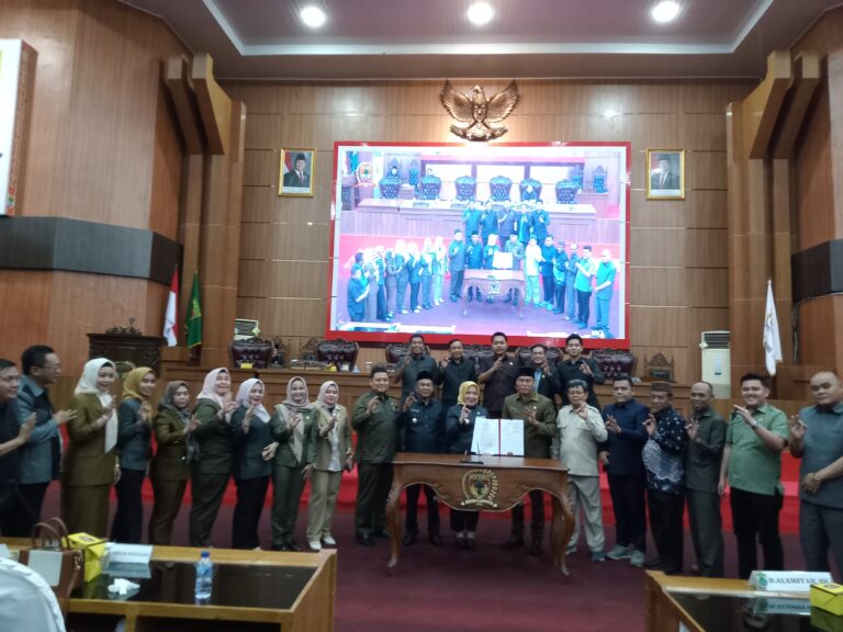 Rapat Paripurna DPRD Musi Rawas Sahkan Tiga Raperda Menjadi Peraturan Daerah