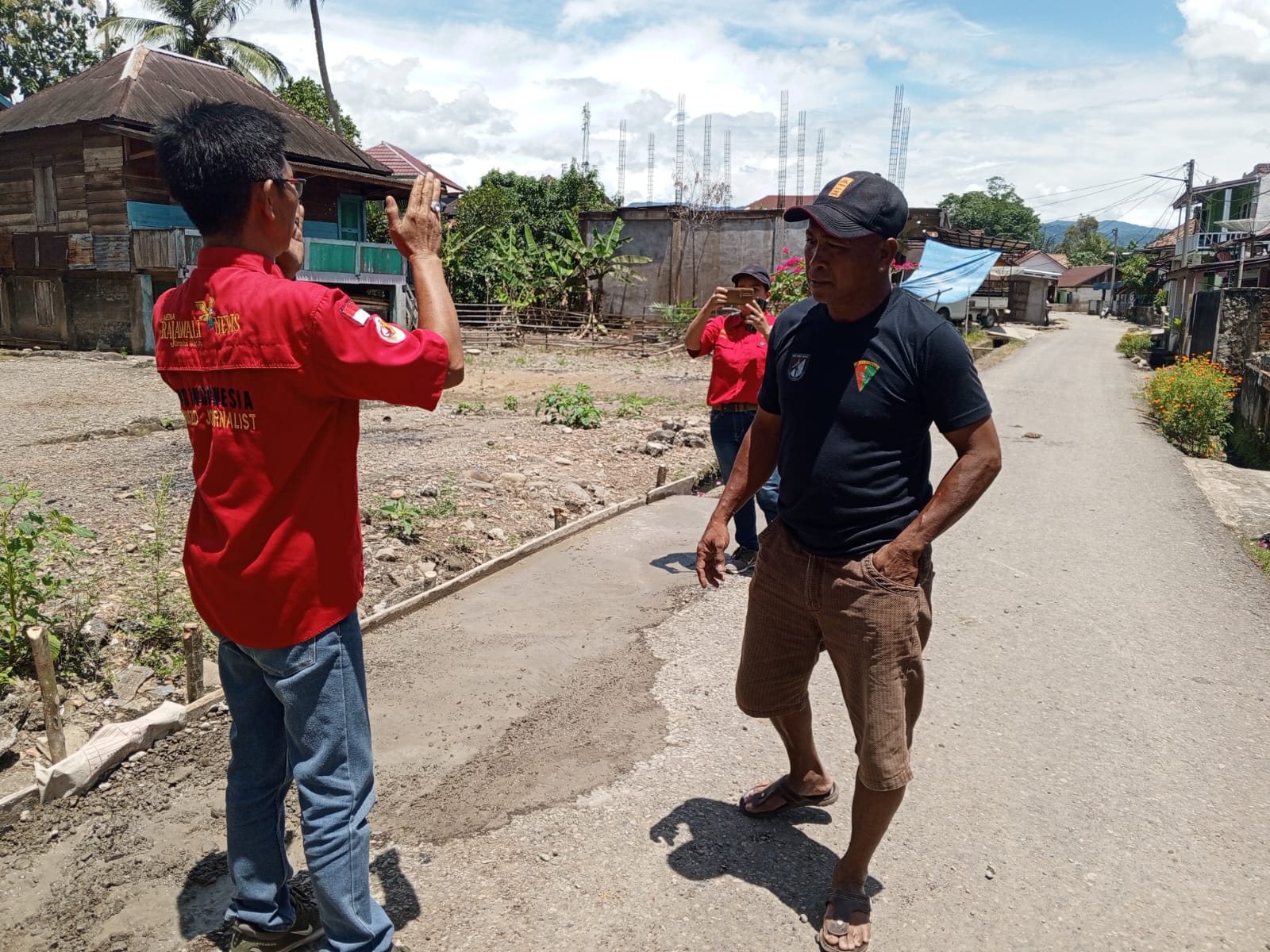 PELEBARAN JALAN DESA PAGAR JATI KEC KIMSEL APBD TA 2025 LAHAT DIDUGA ASAL JADI PENGAWAS LAPANGAN AROGANSI BERGAYA PREMAN